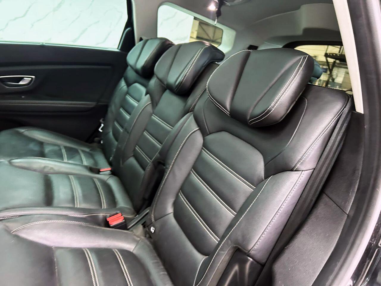 Renault Grand Scenic view 23