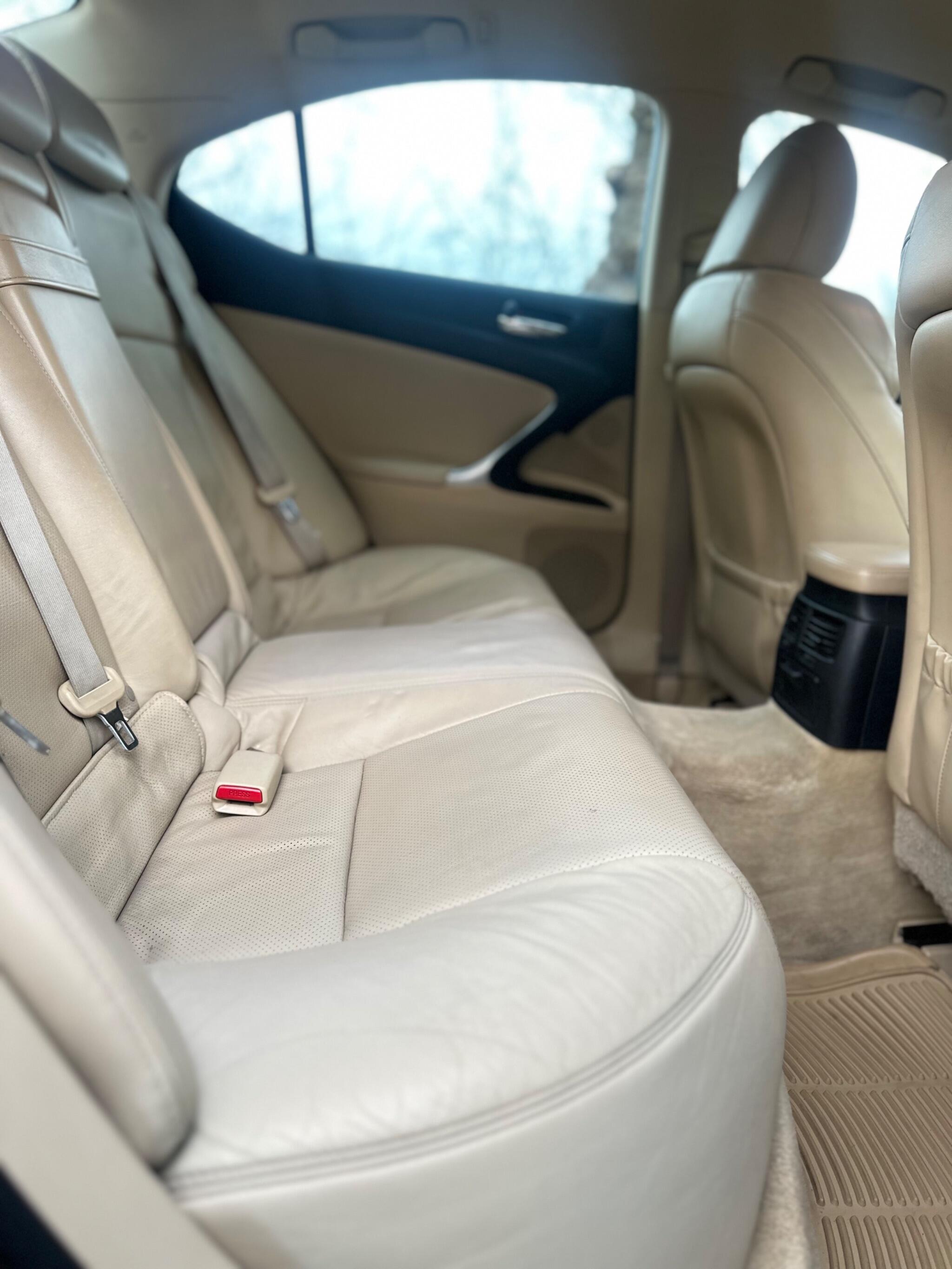 2008 Lexus IS image 19