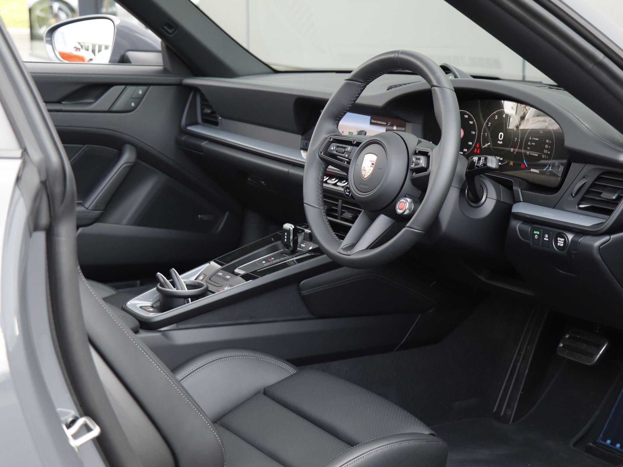 Porsche 911 view 11