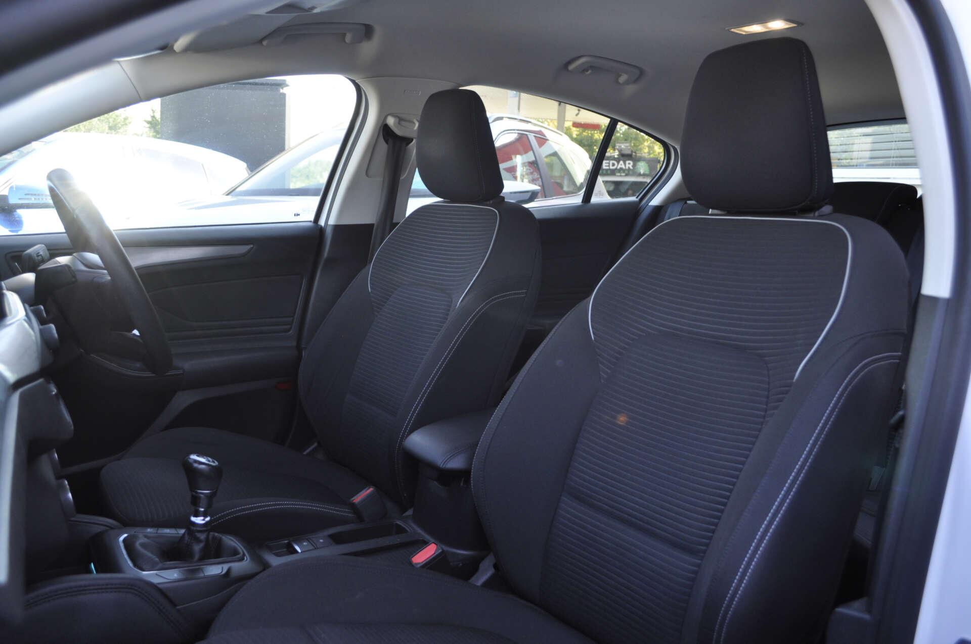 Ford Focus view 13
