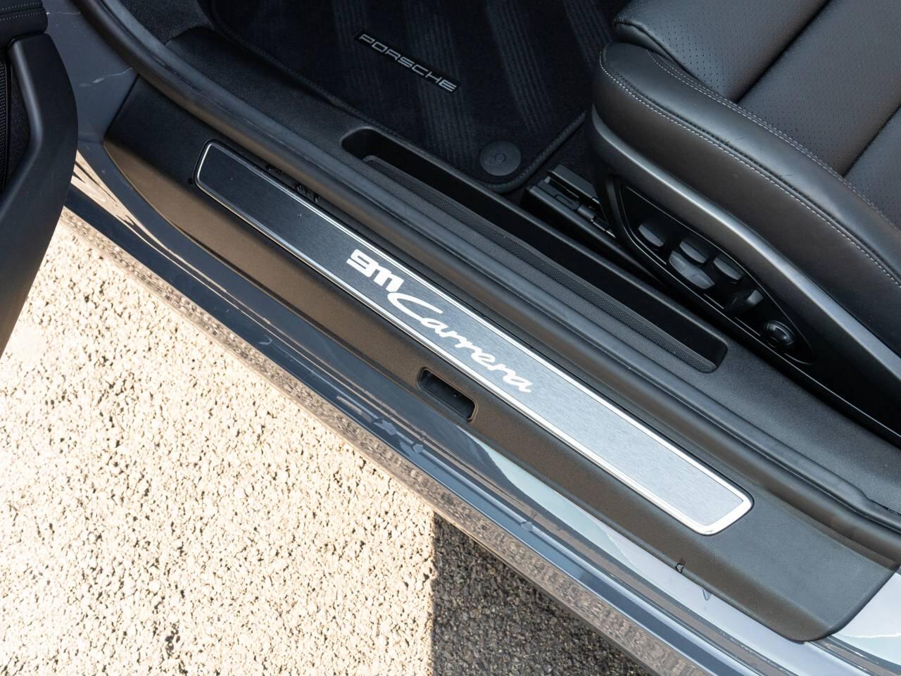 Porsche 911 view 32