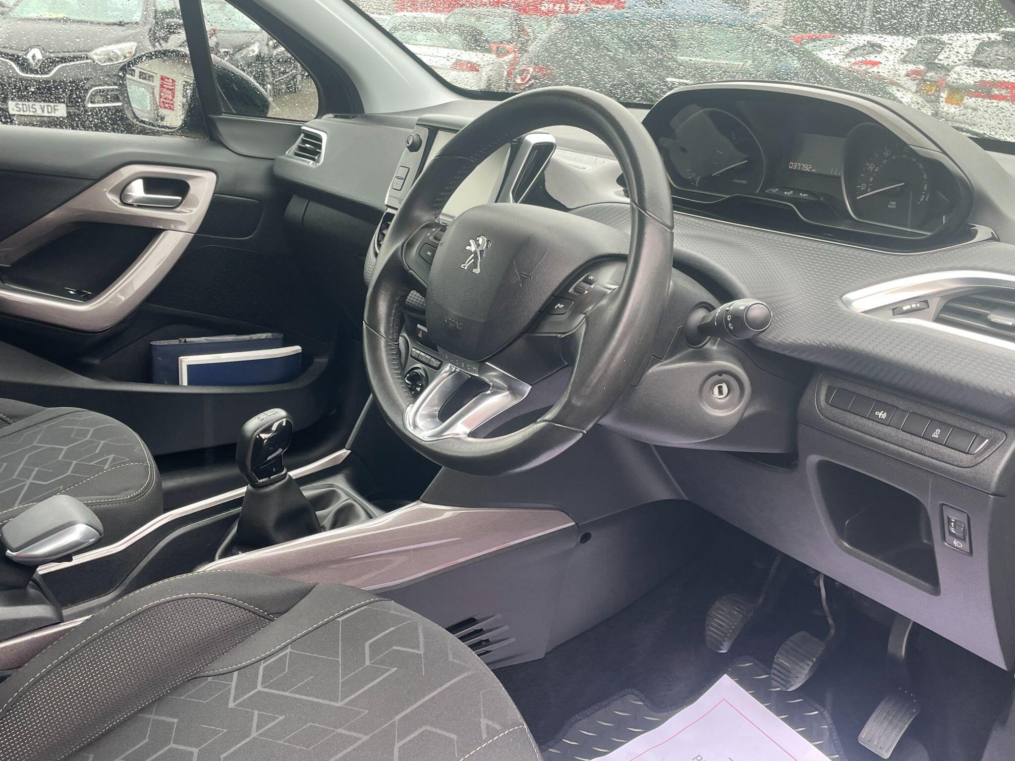 Peugeot 2008 view 19