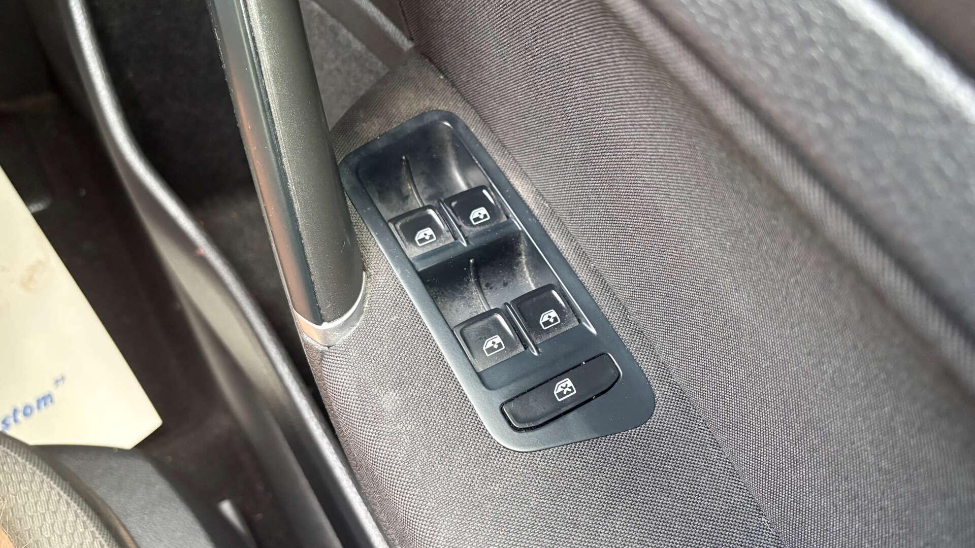 Volkswagen Golf view 22