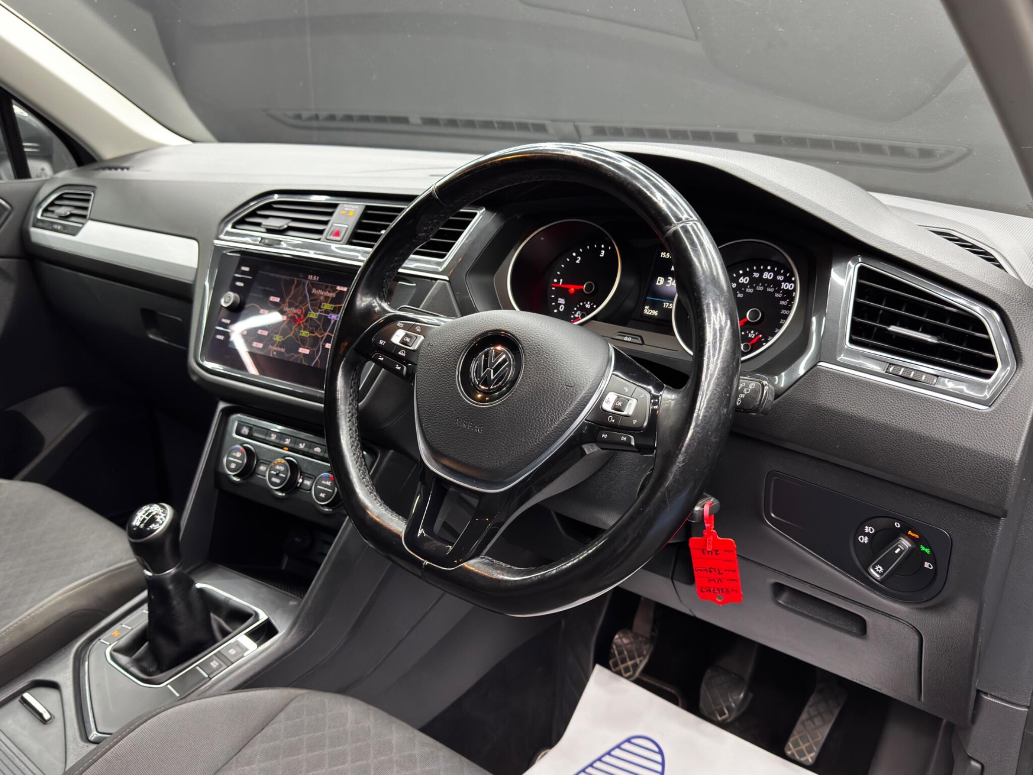 Volkswagen Tiguan view 9