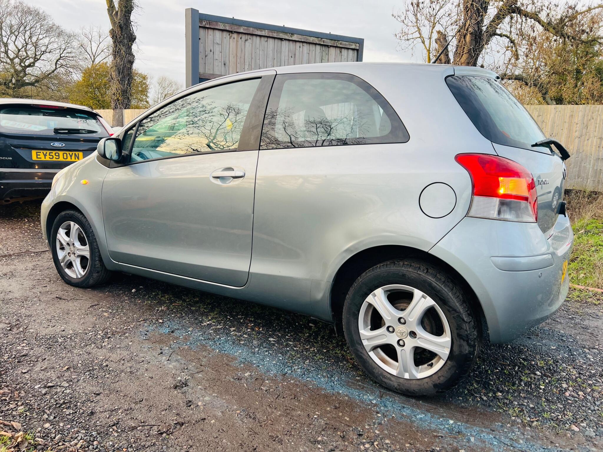 2010 Toyota Yaris 1.33 Dual VVT-i TR Euro 4 (s/s) 3dr • 91,593 miles image 5