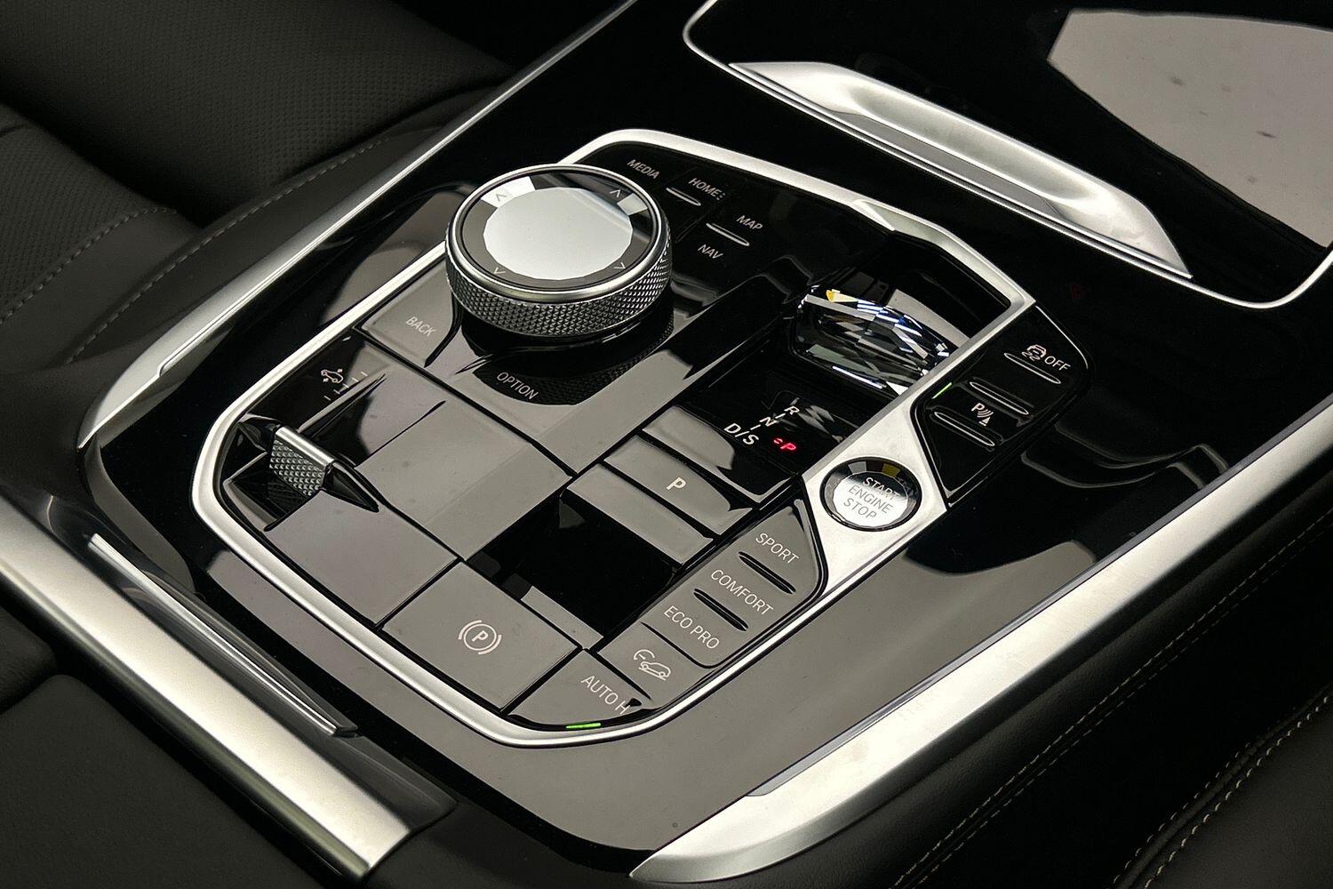 BMW X7 view 10