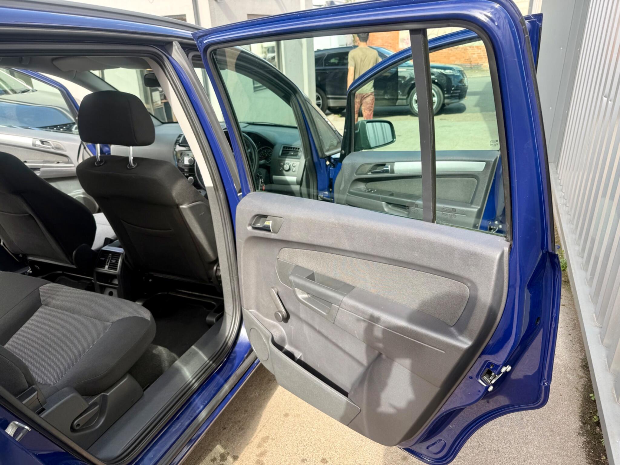 Vauxhall Zafira view 18