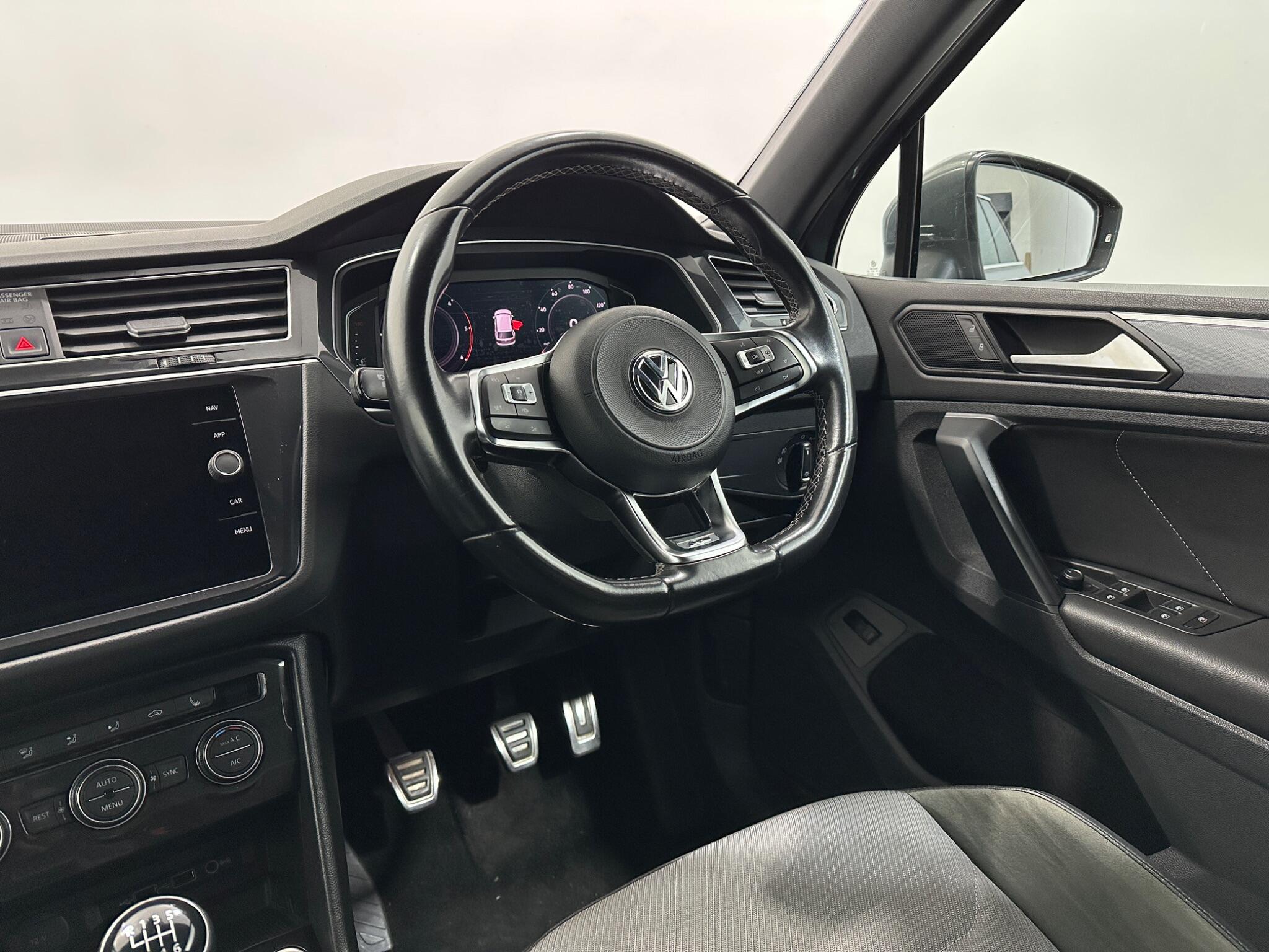 Volkswagen Tiguan view 12