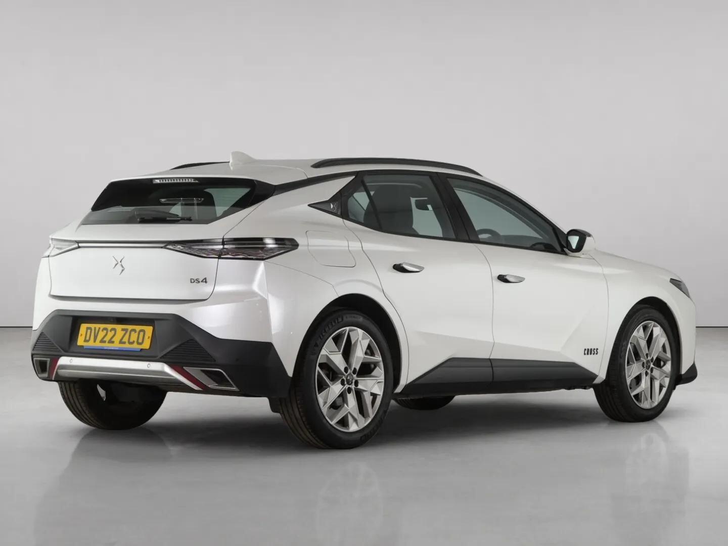 DS Automobiles DS 4 view 12