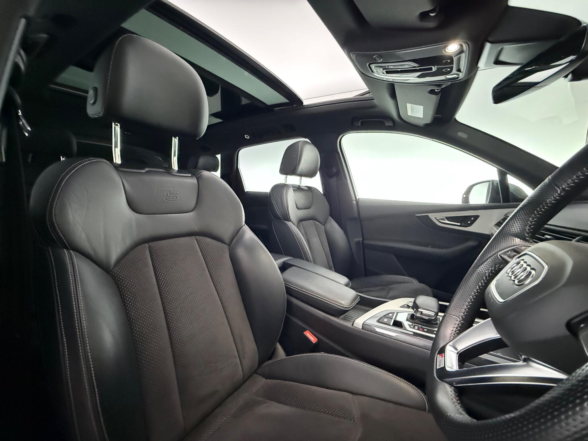 Audi Q7 view 33