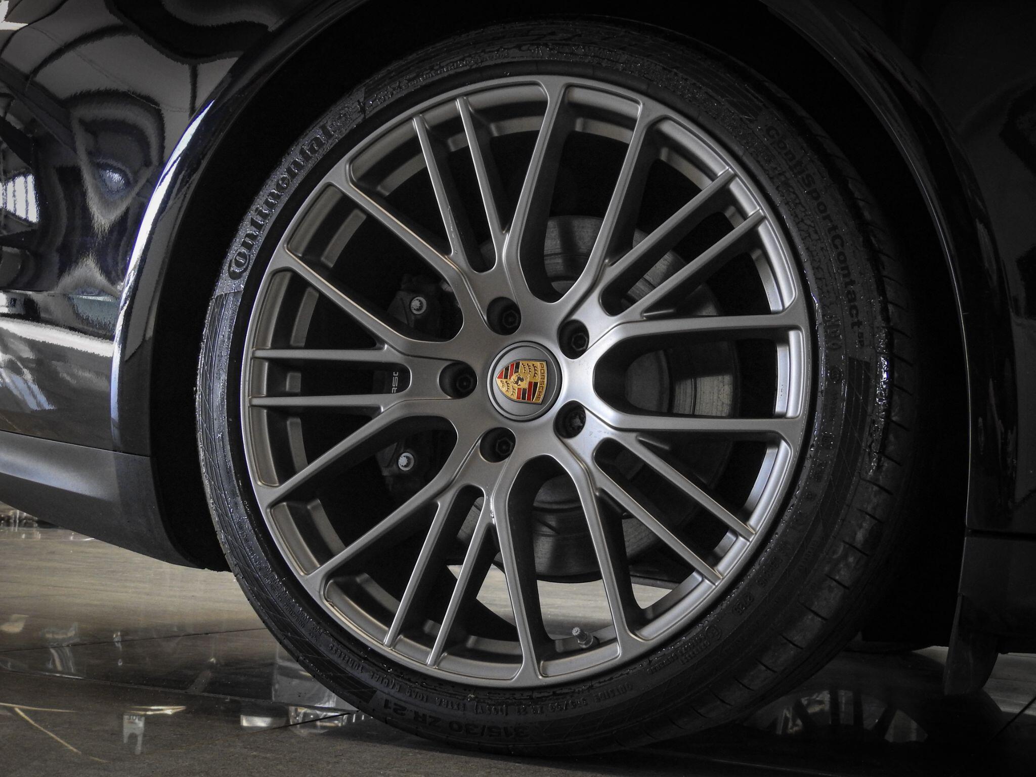 Porsche Panamera view 22