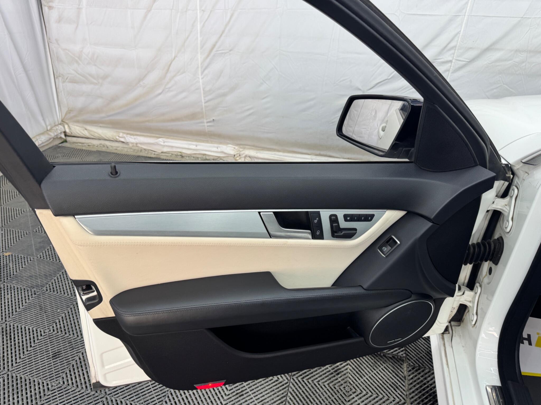 Mercedes-Benz C Class view 28