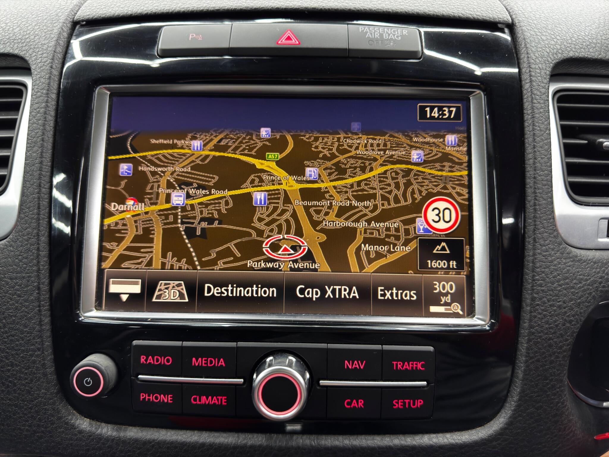 Volkswagen Touareg view 29