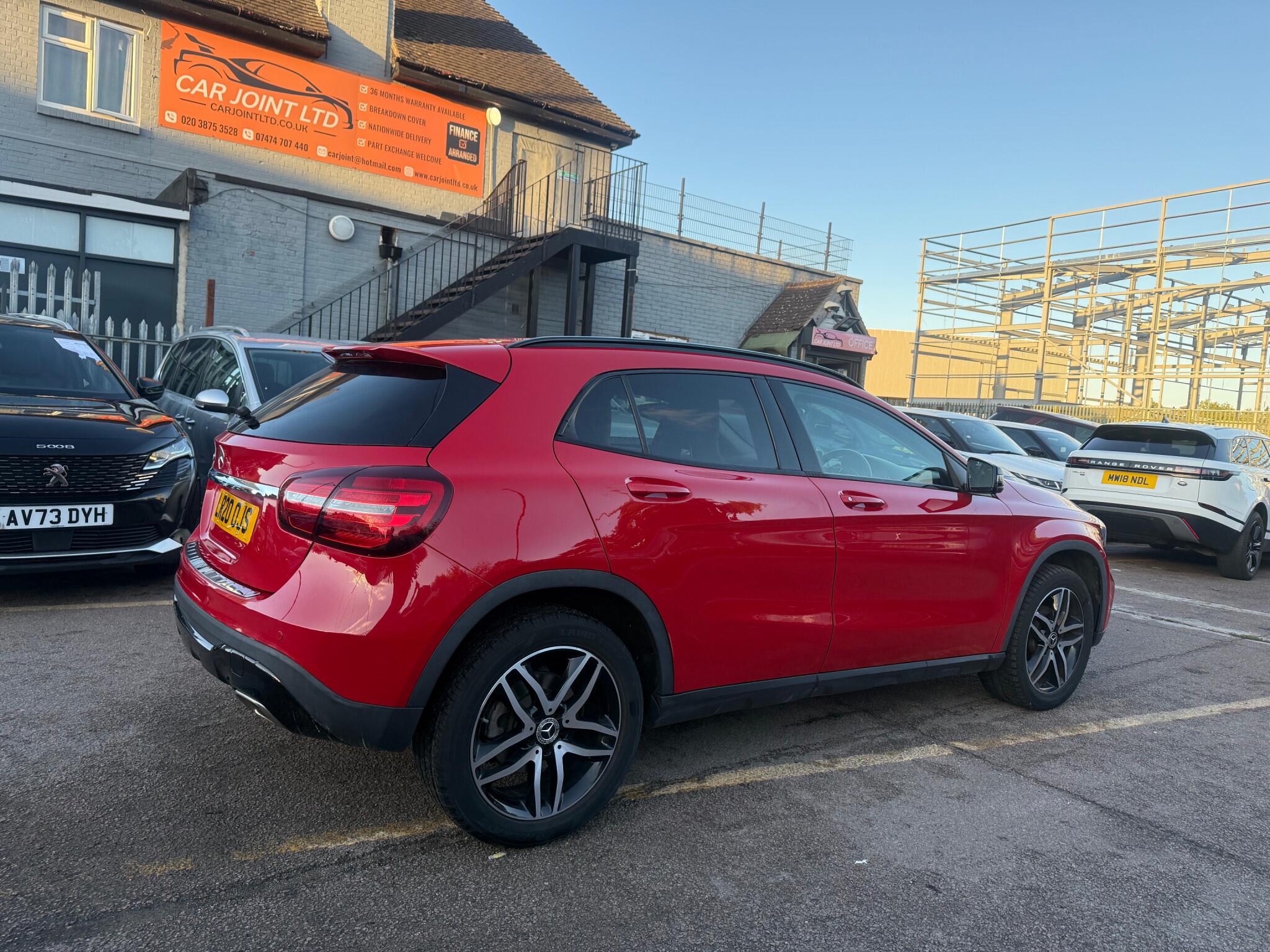Mercedes-Benz GLA view 5