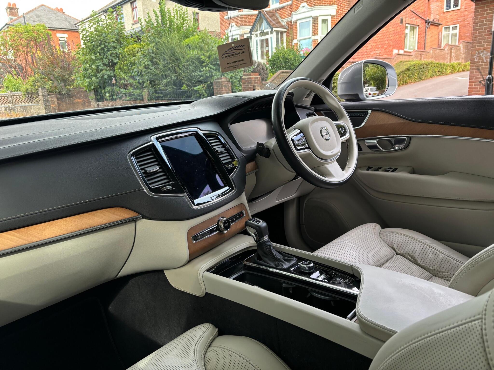 Volvo XC90 view 2