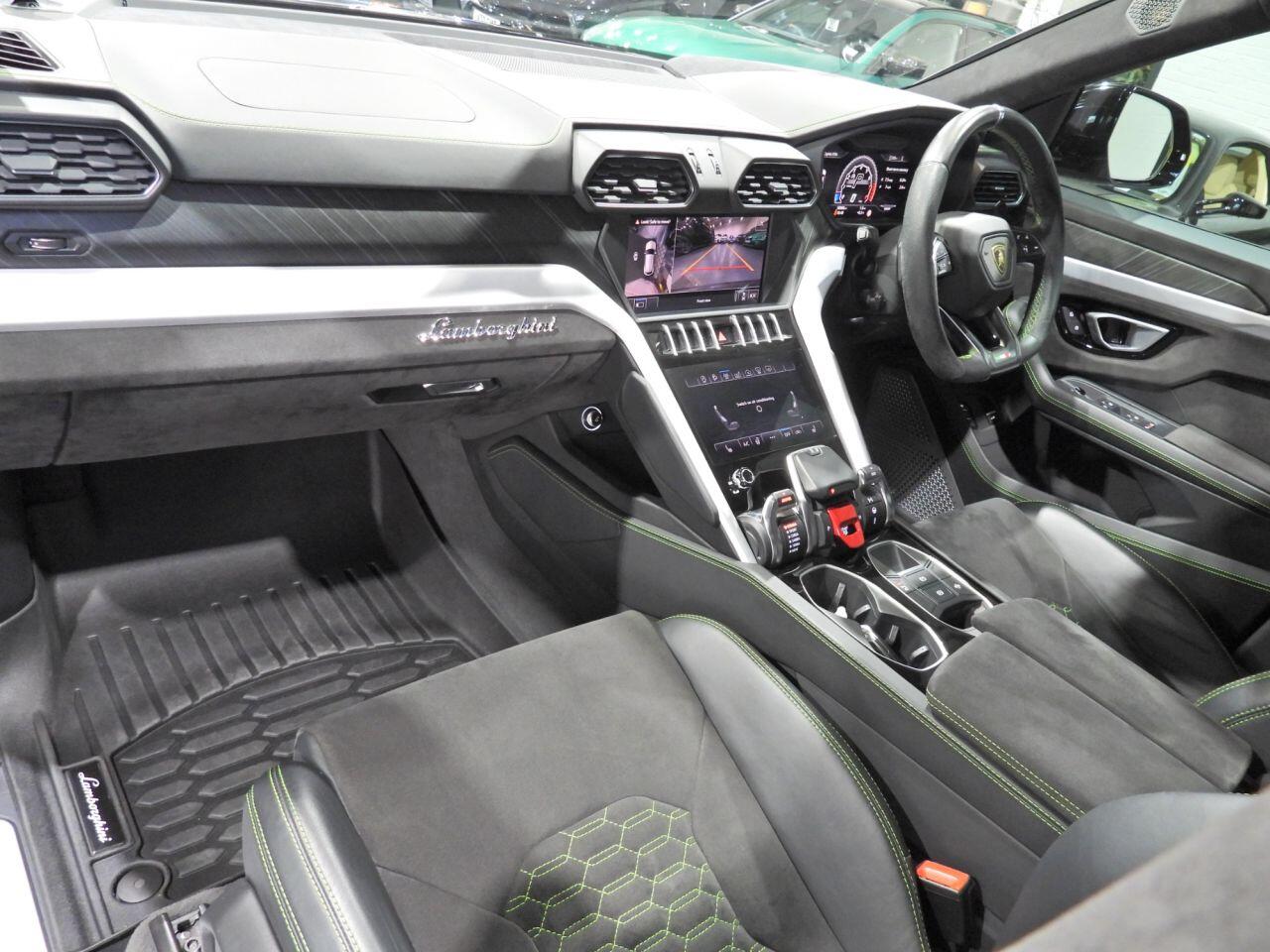 Lamborghini Urus view 24