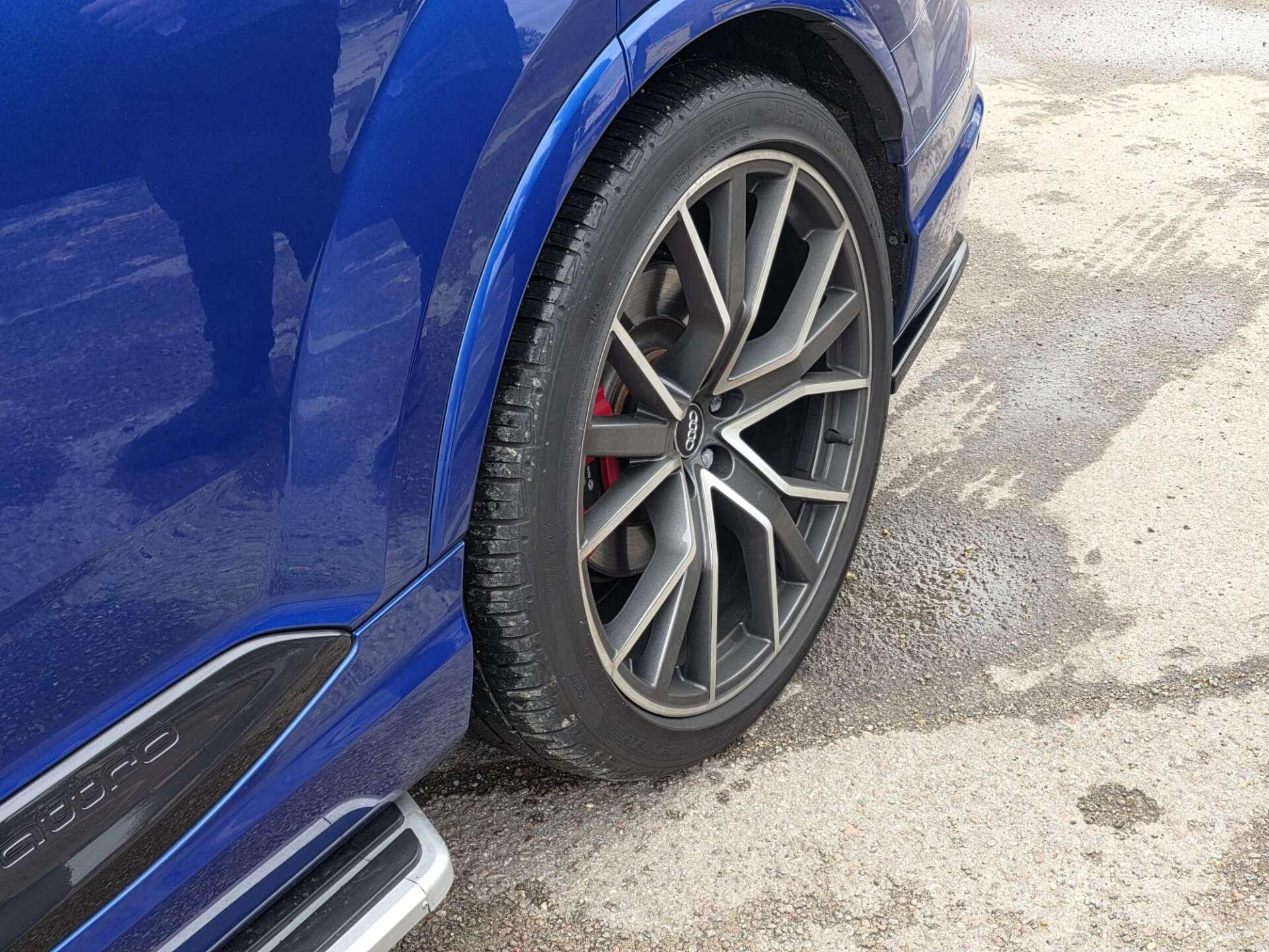 Audi SQ7 view 22