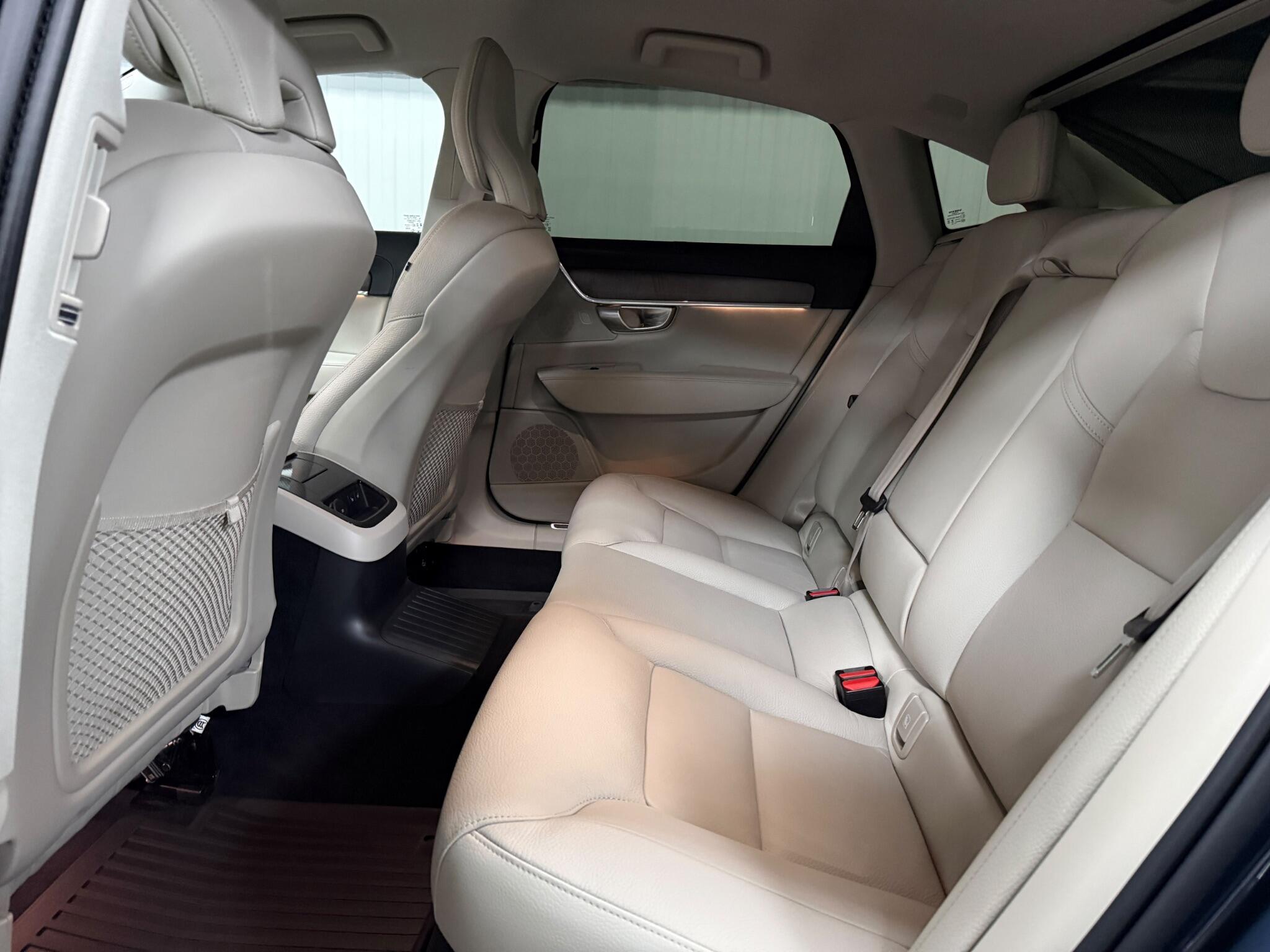 Volvo S90 view 21