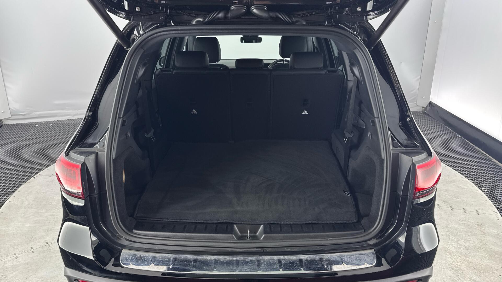 Mercedes-Benz Eqb 300 view 15