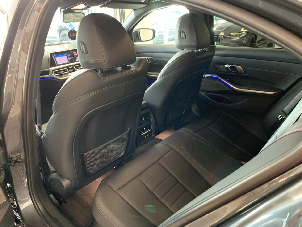 BMW 3 Series view 28