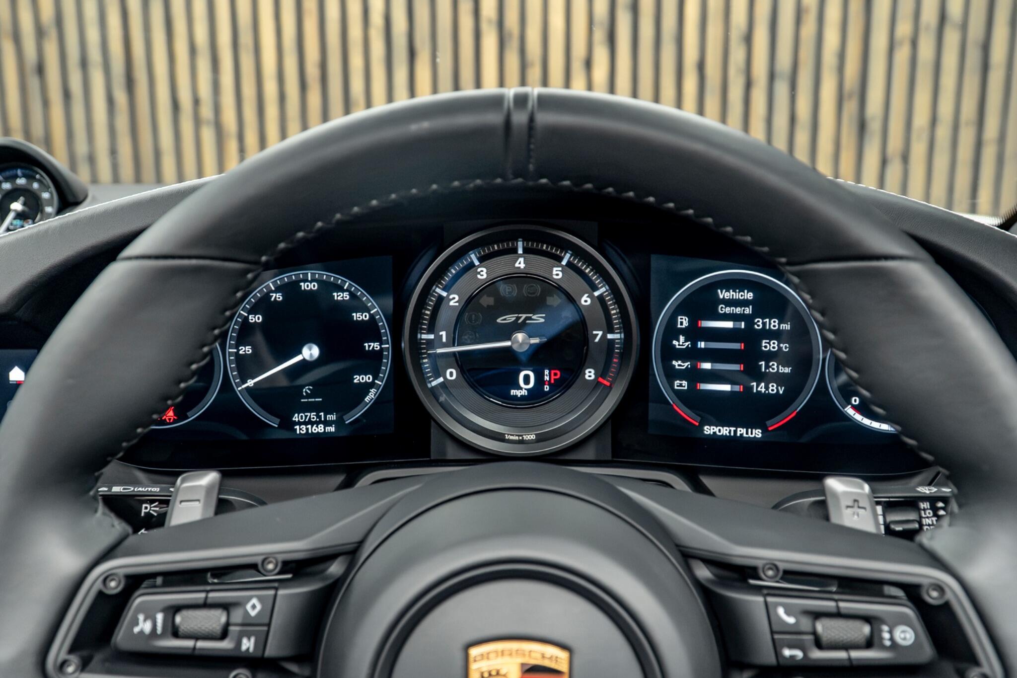 Porsche 911 view 36