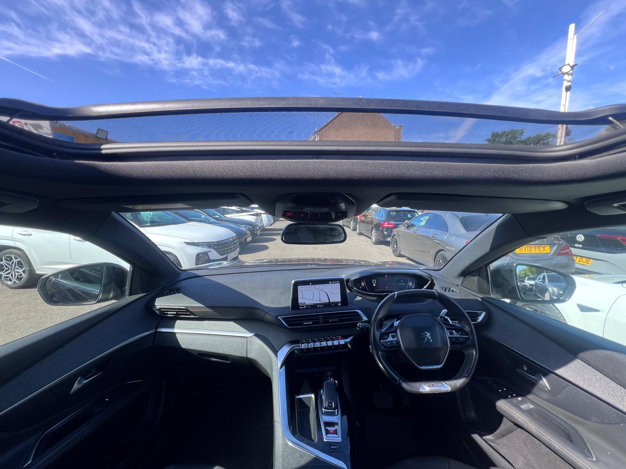 Peugeot 3008 view 2