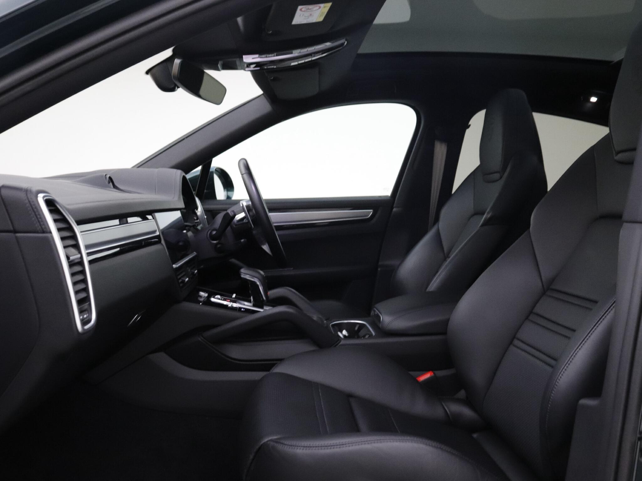 Porsche Cayenne view 34