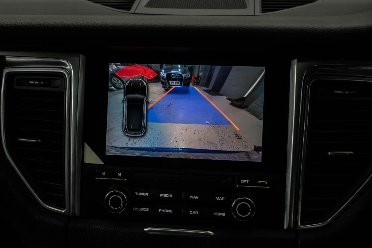 Porsche Macan view 32
