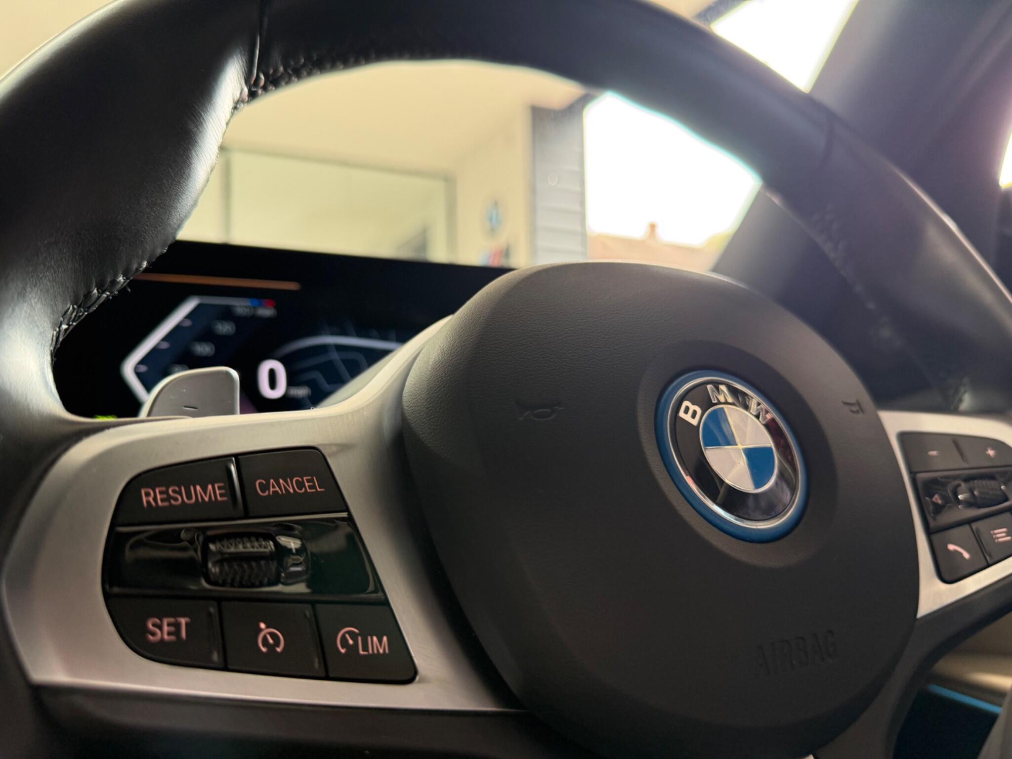 BMW 3 Series view 22