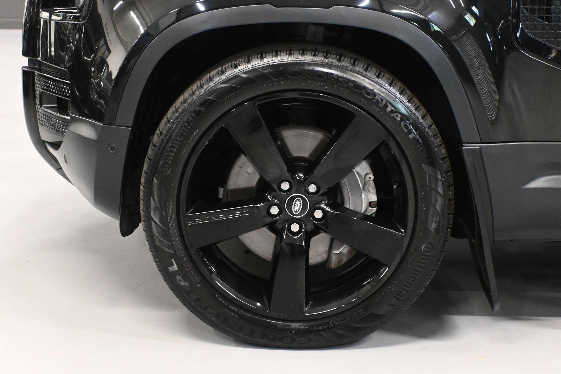 Land Rover Defender view 44
