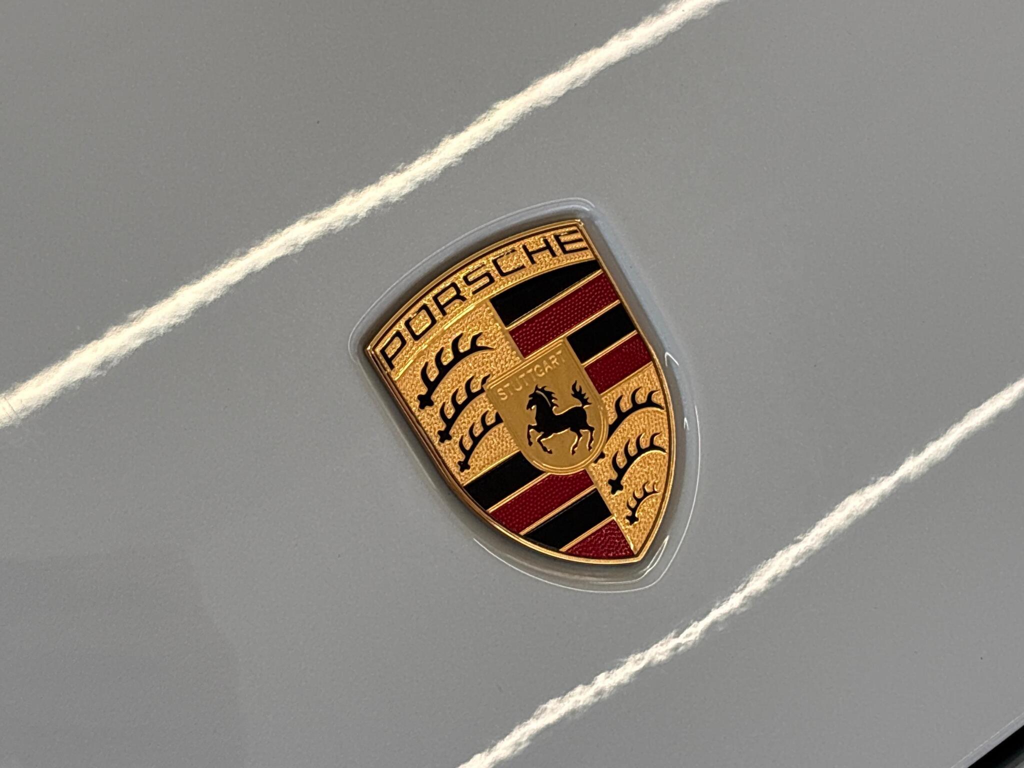 Porsche 911 view 33