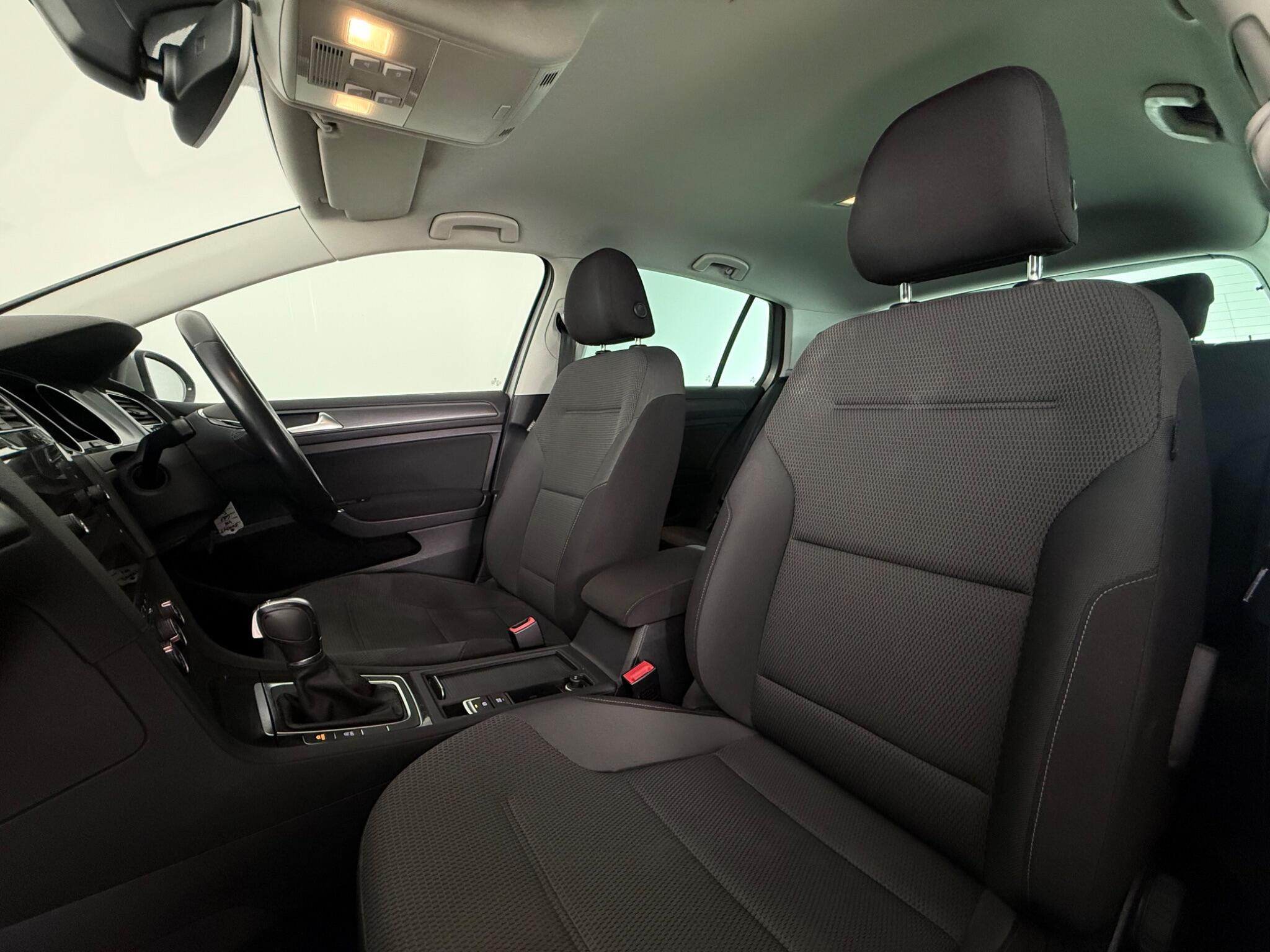 Volkswagen Golf view 32