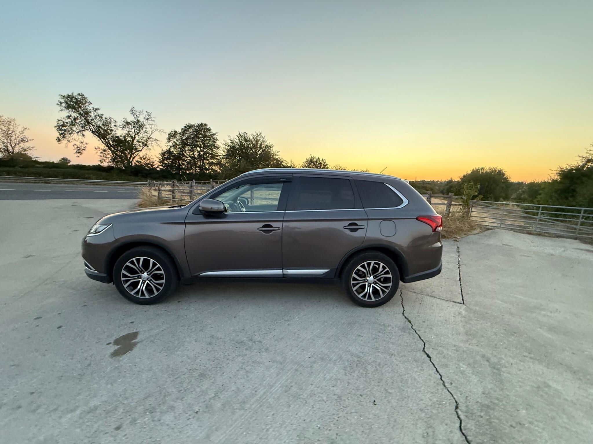 Mitsubishi Outlander 2.2 DI-D GX3 SUV 5dr Diesel Manual 4WD Euro 6 (s/s) (147 ps) — photo 14 of 90