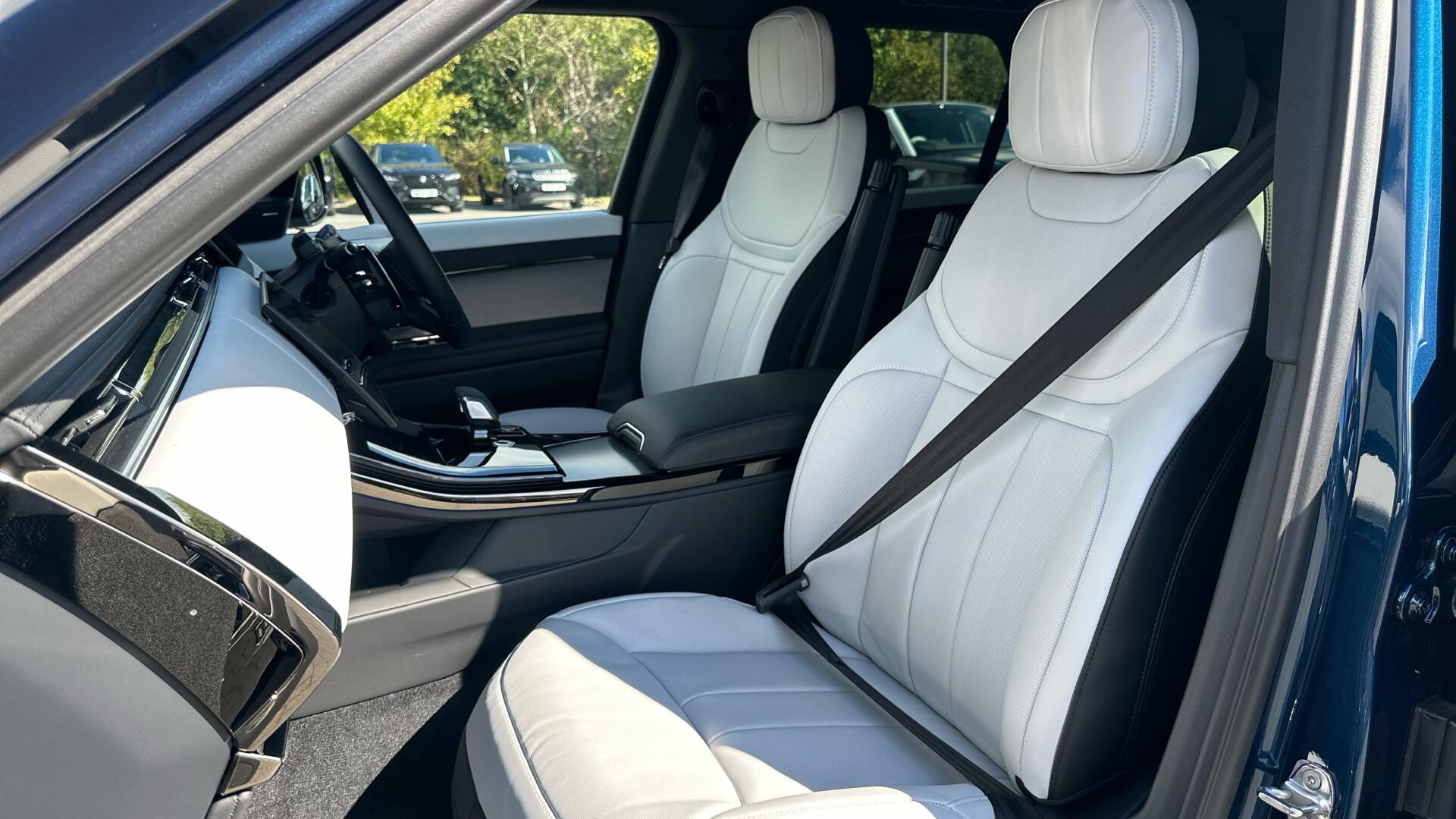 Land Rover Range Rover Sport view 50