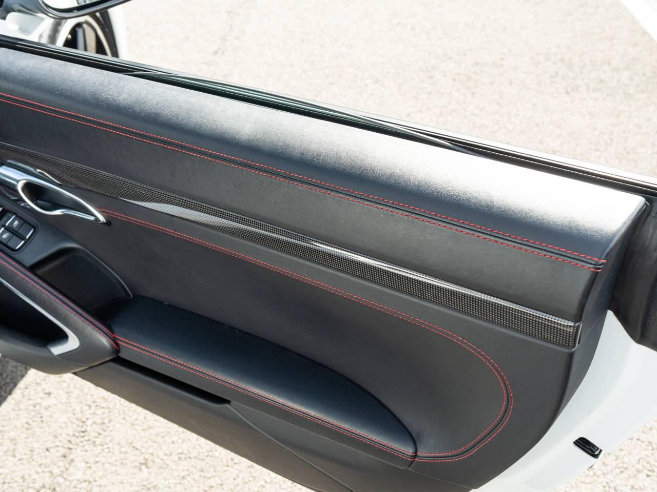 Porsche 911 view 30