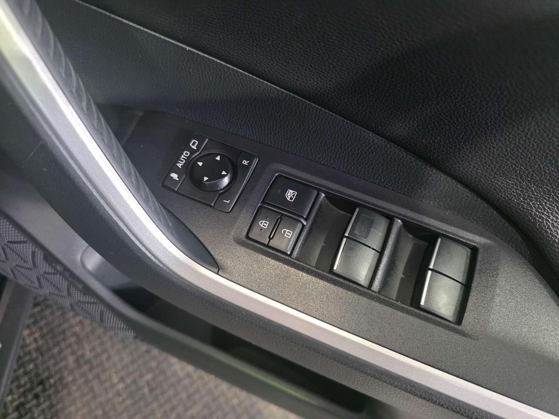 Toyota Rav4 view 14