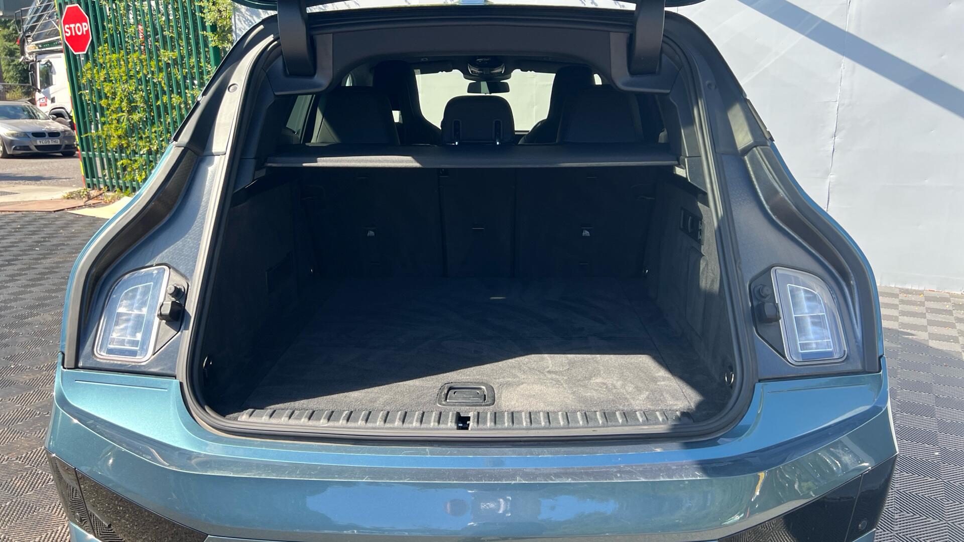 BMW Ix view 13