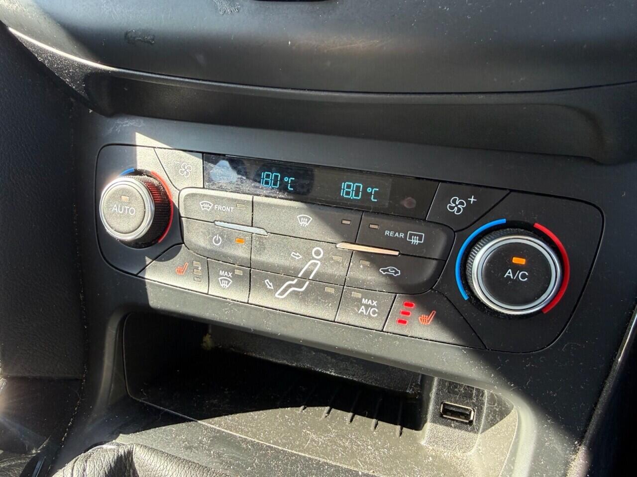 Ford Focus view 23