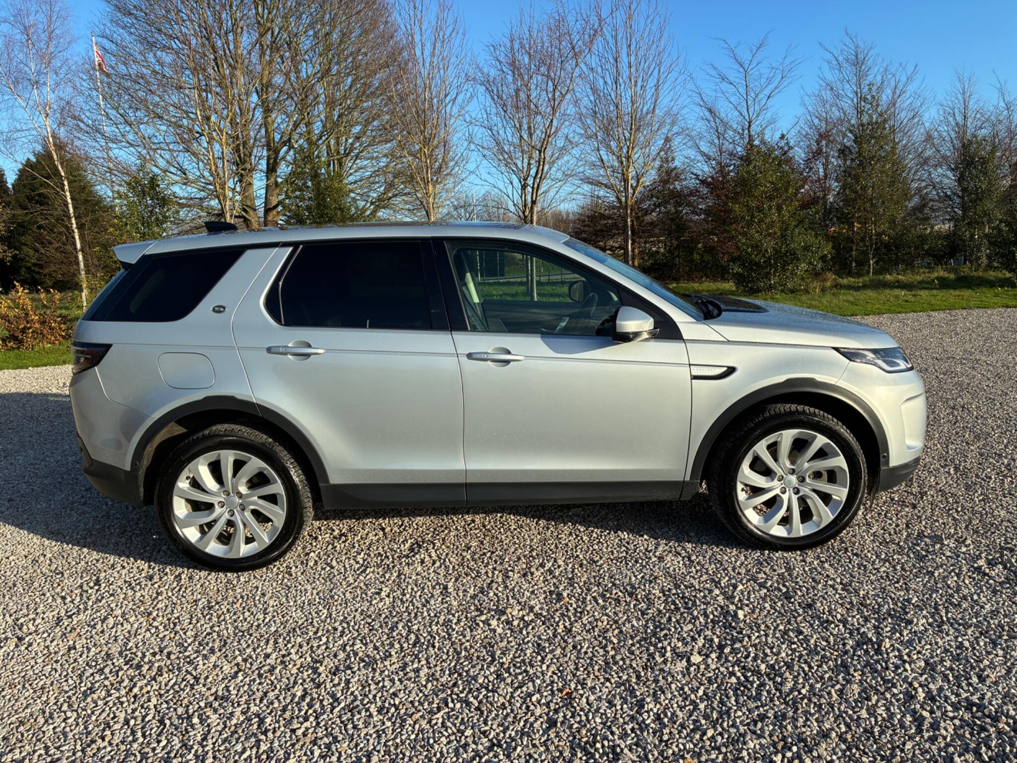 Land Rover Discovery Sport view 5