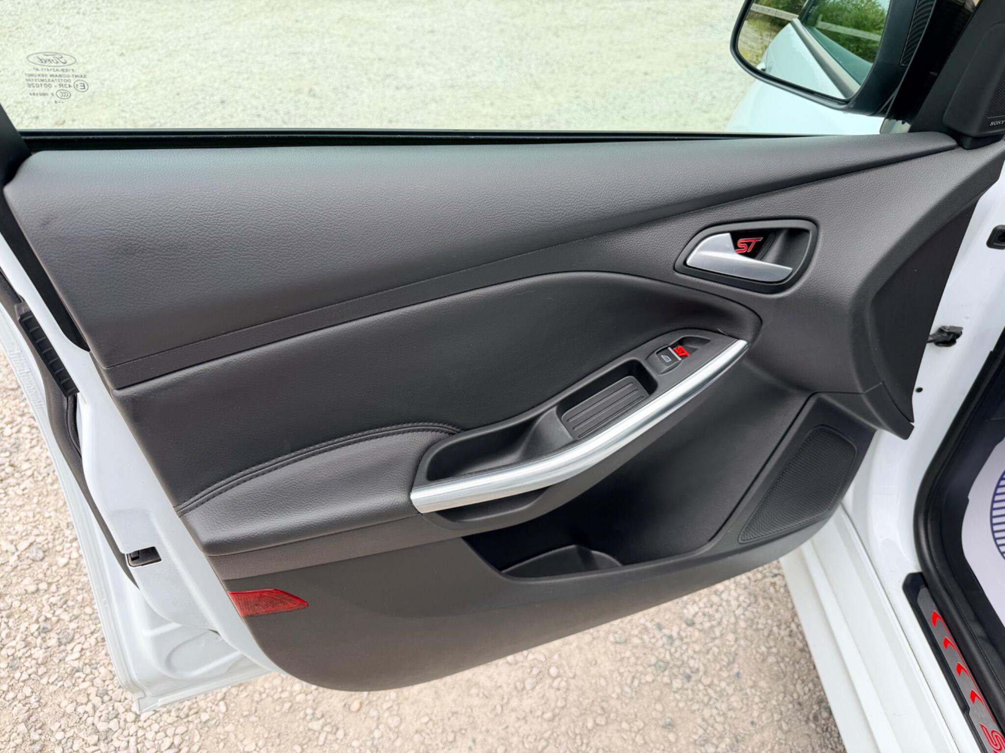 Ford Focus view 33
