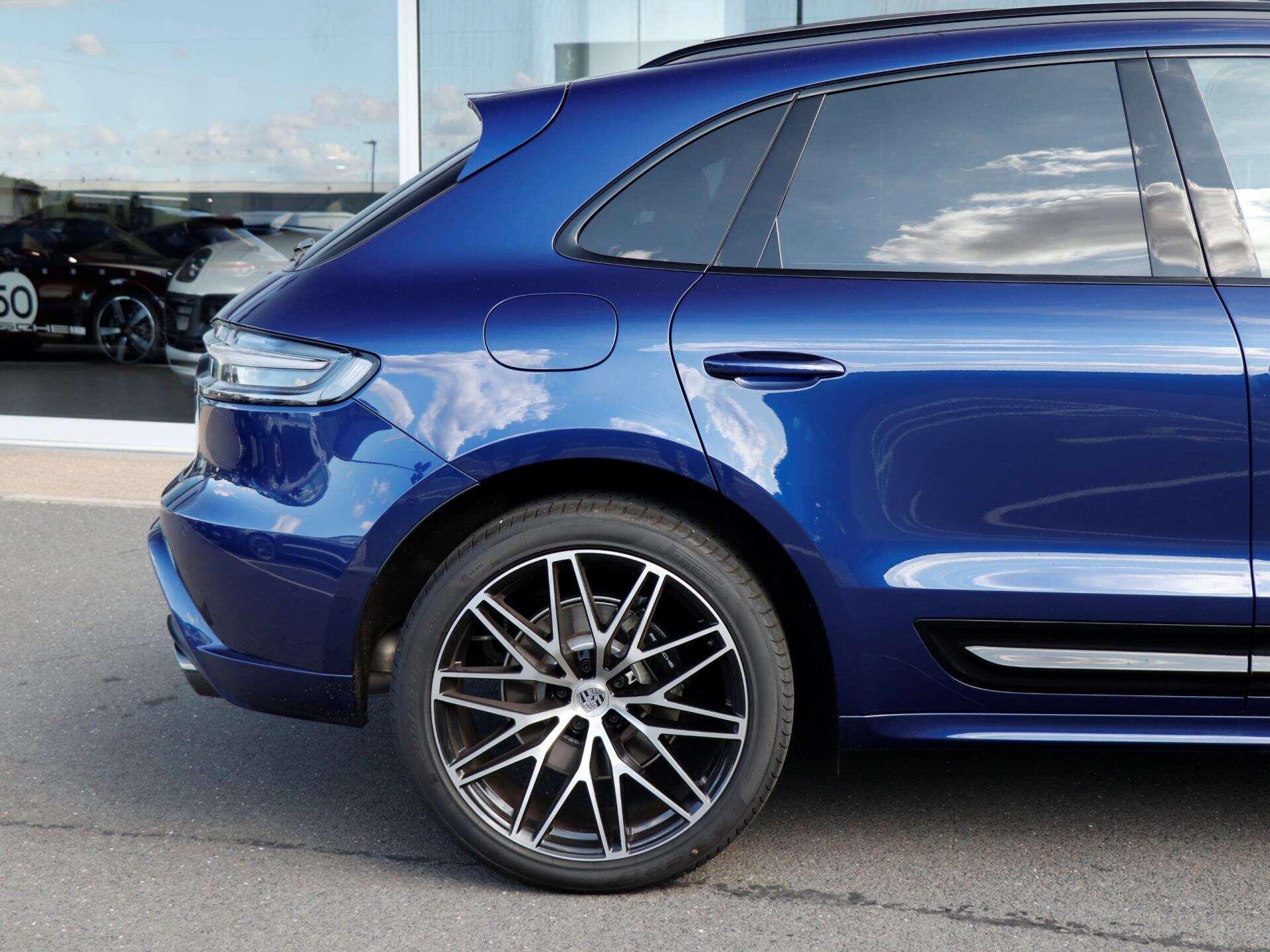 Porsche Macan view 34