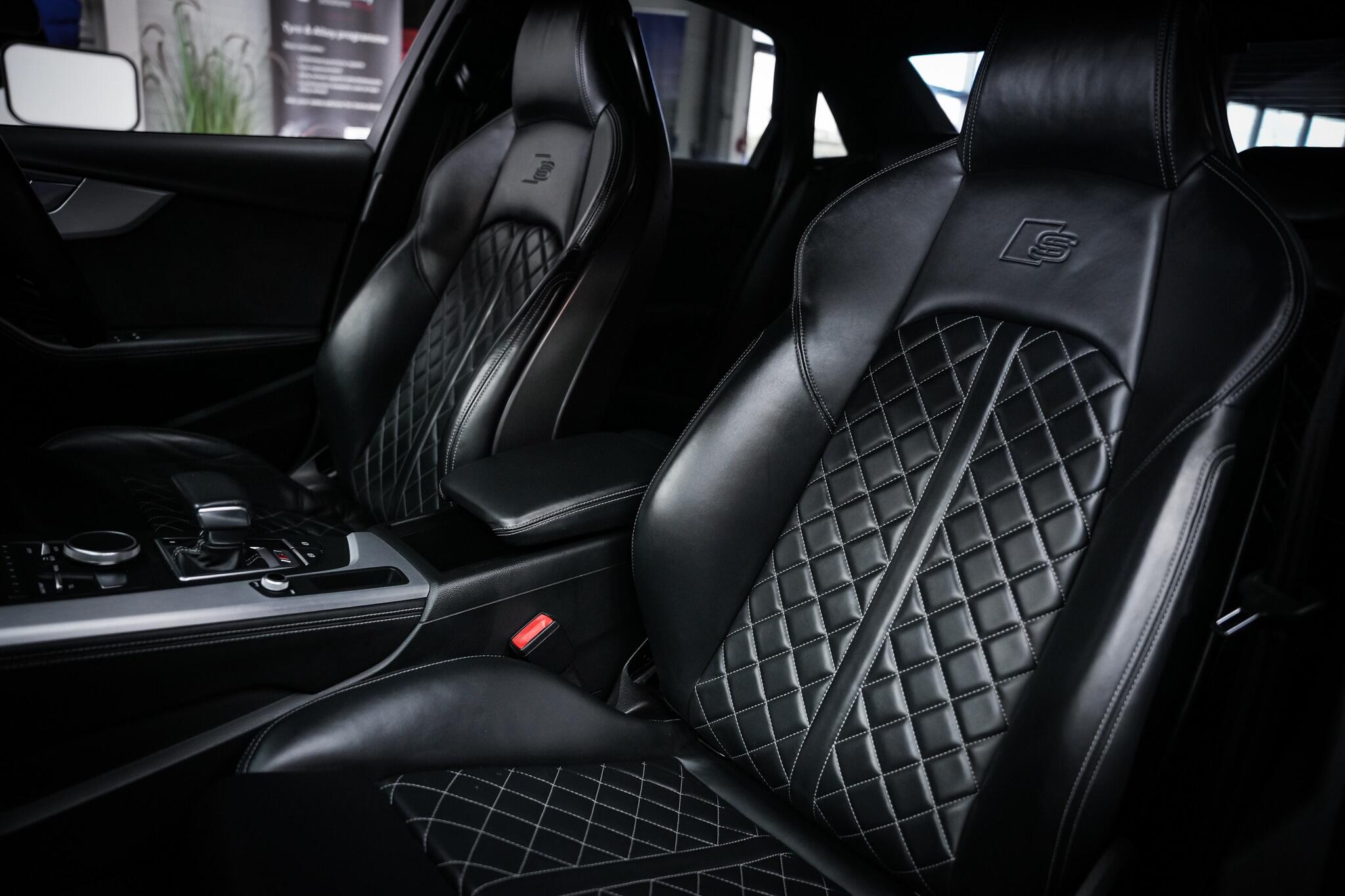 Audi S4 view 23