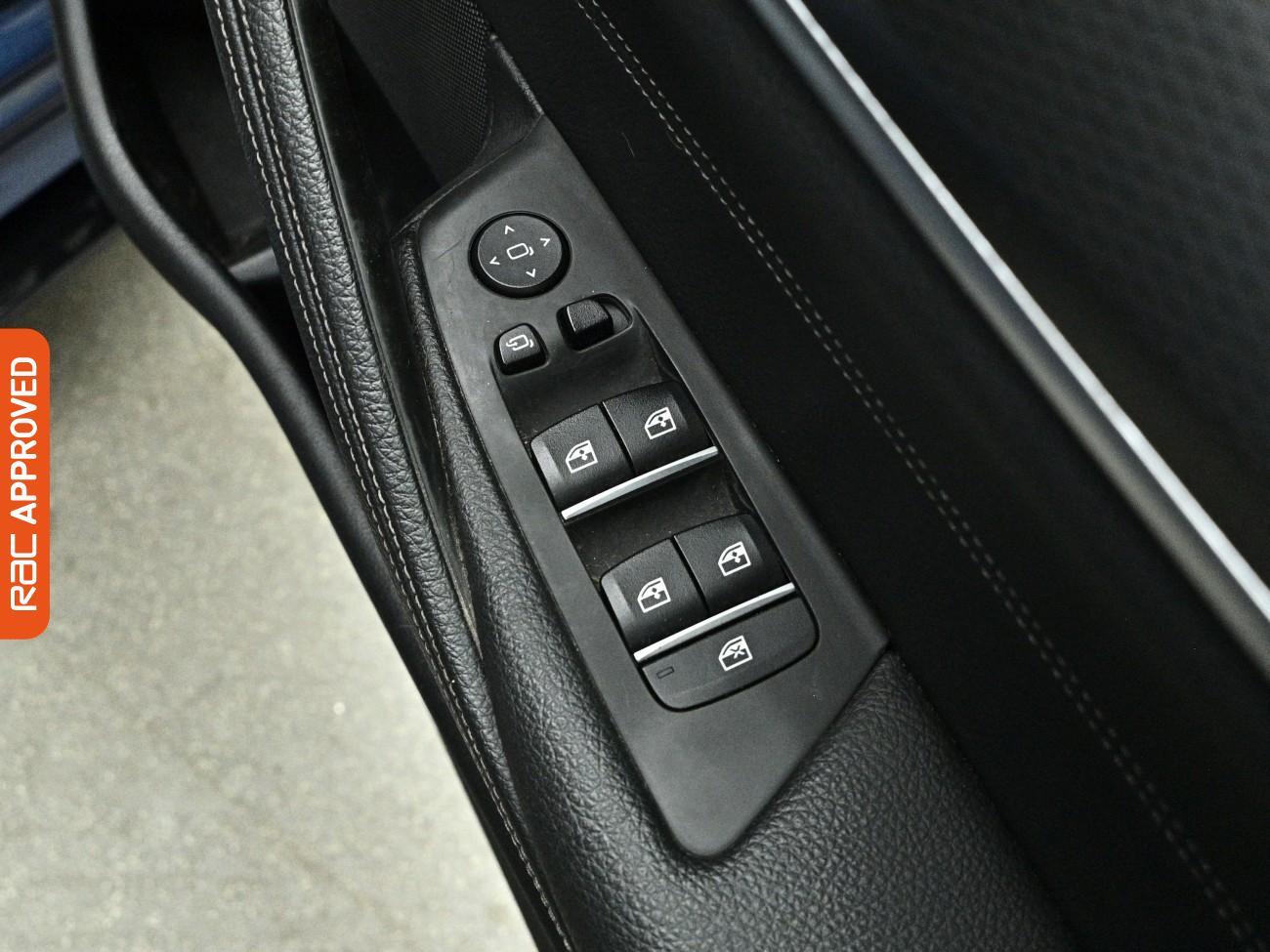 BMW 5 Series view 24