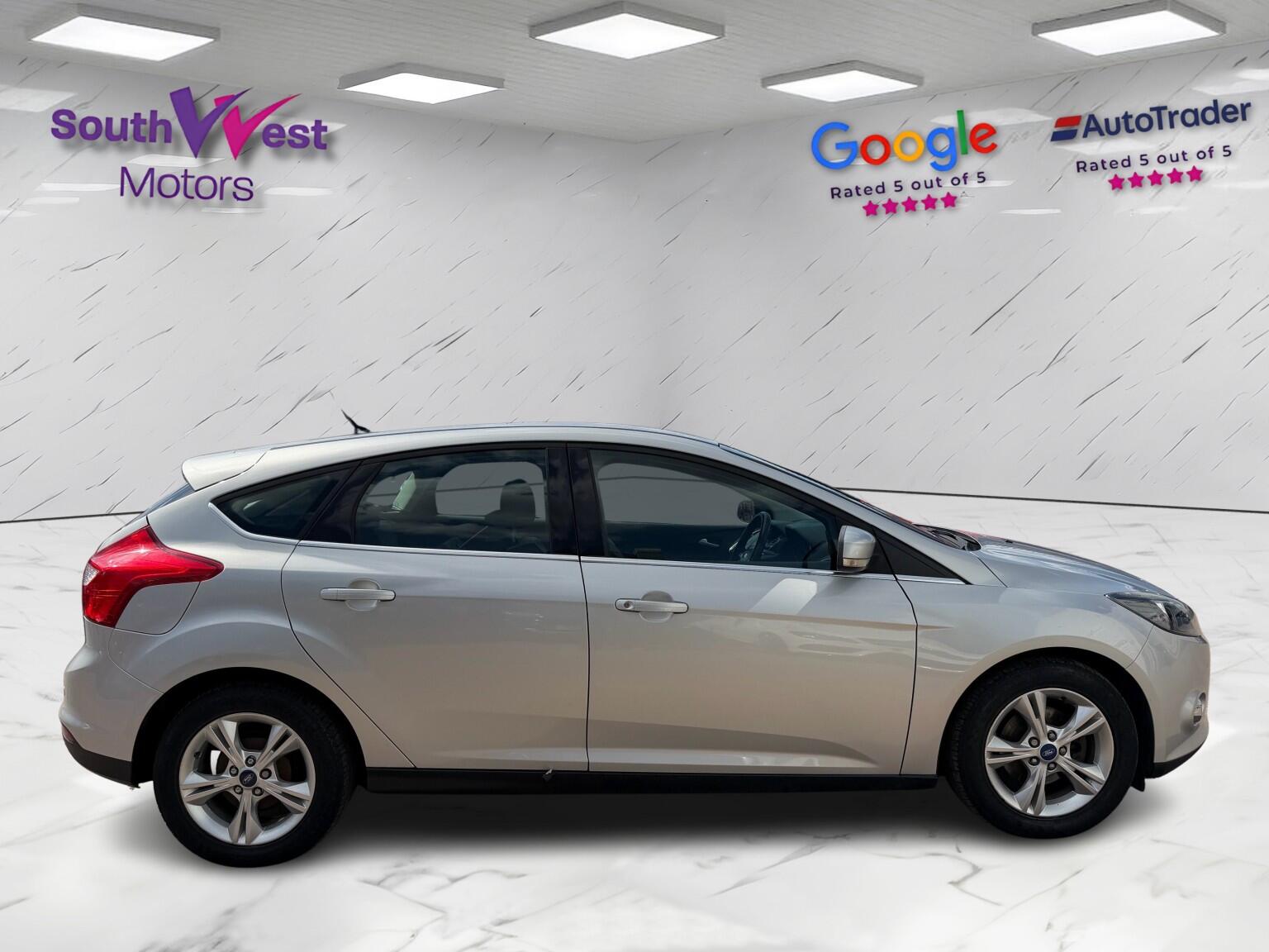 Ford Focus view 3