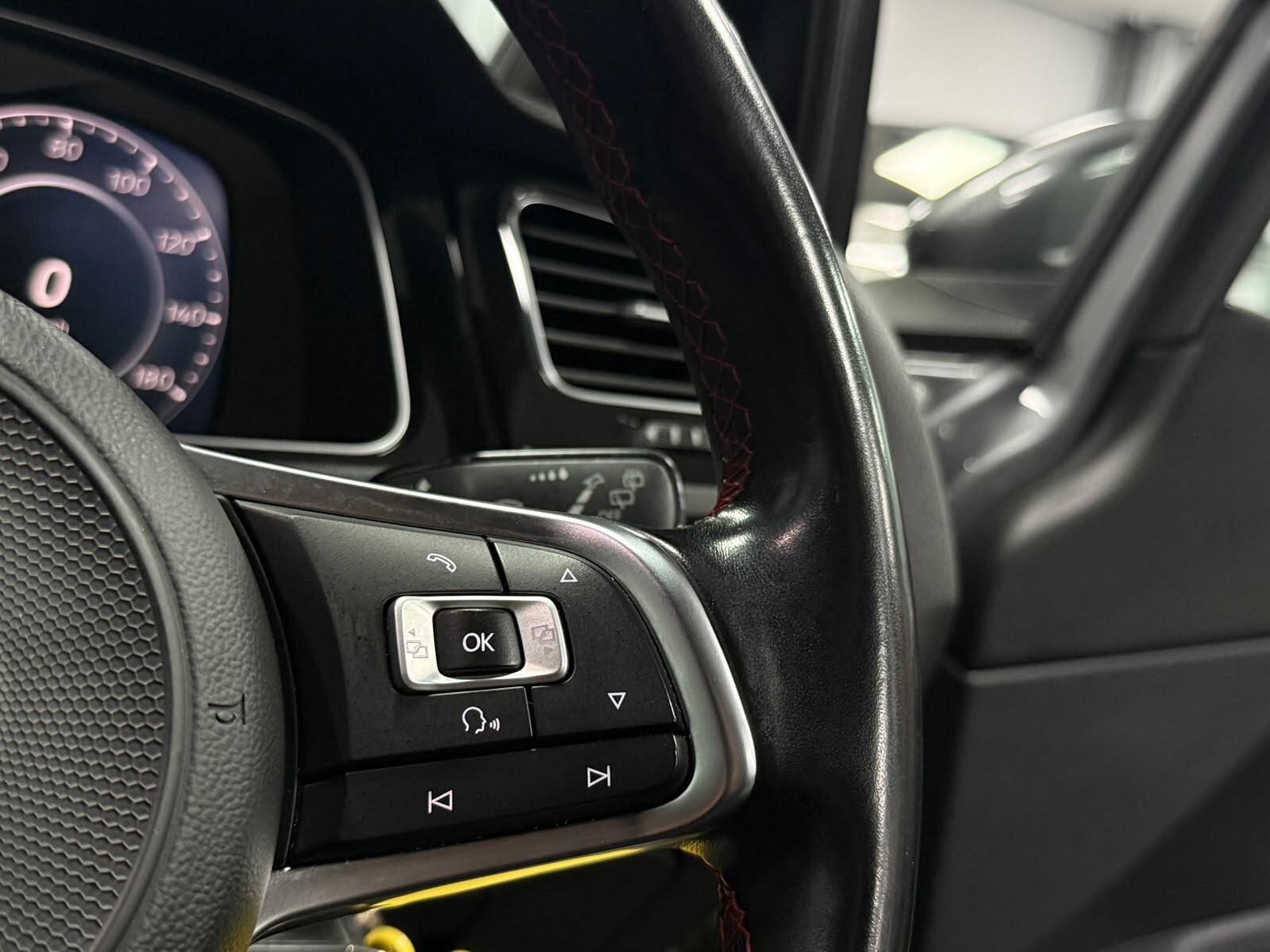 Volkswagen Golf view 28