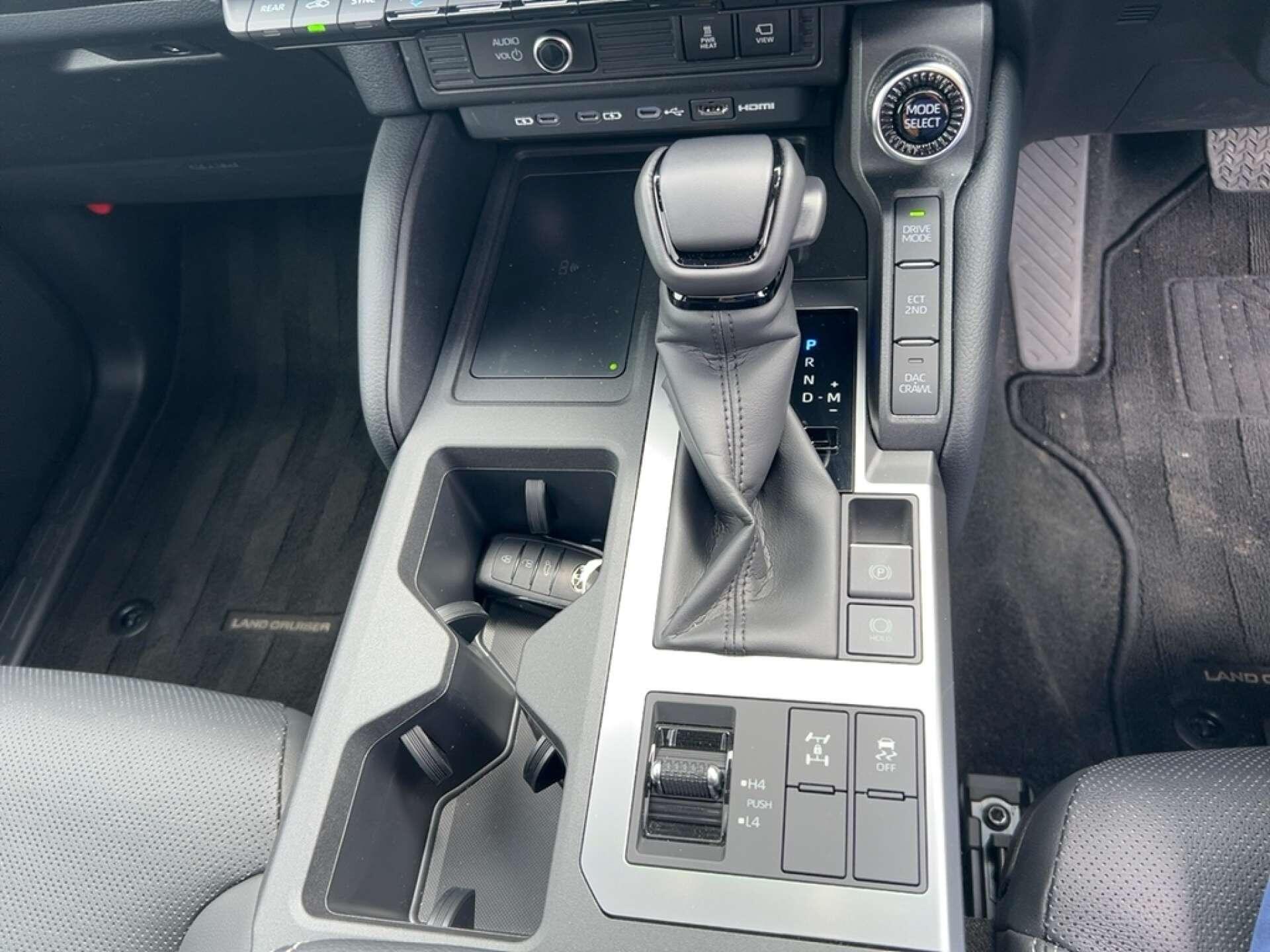 Toyota Land Cruiser view 20