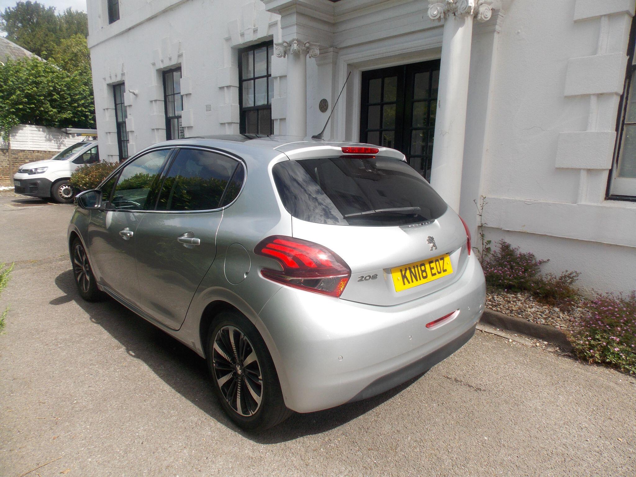 Peugeot 208 view 7