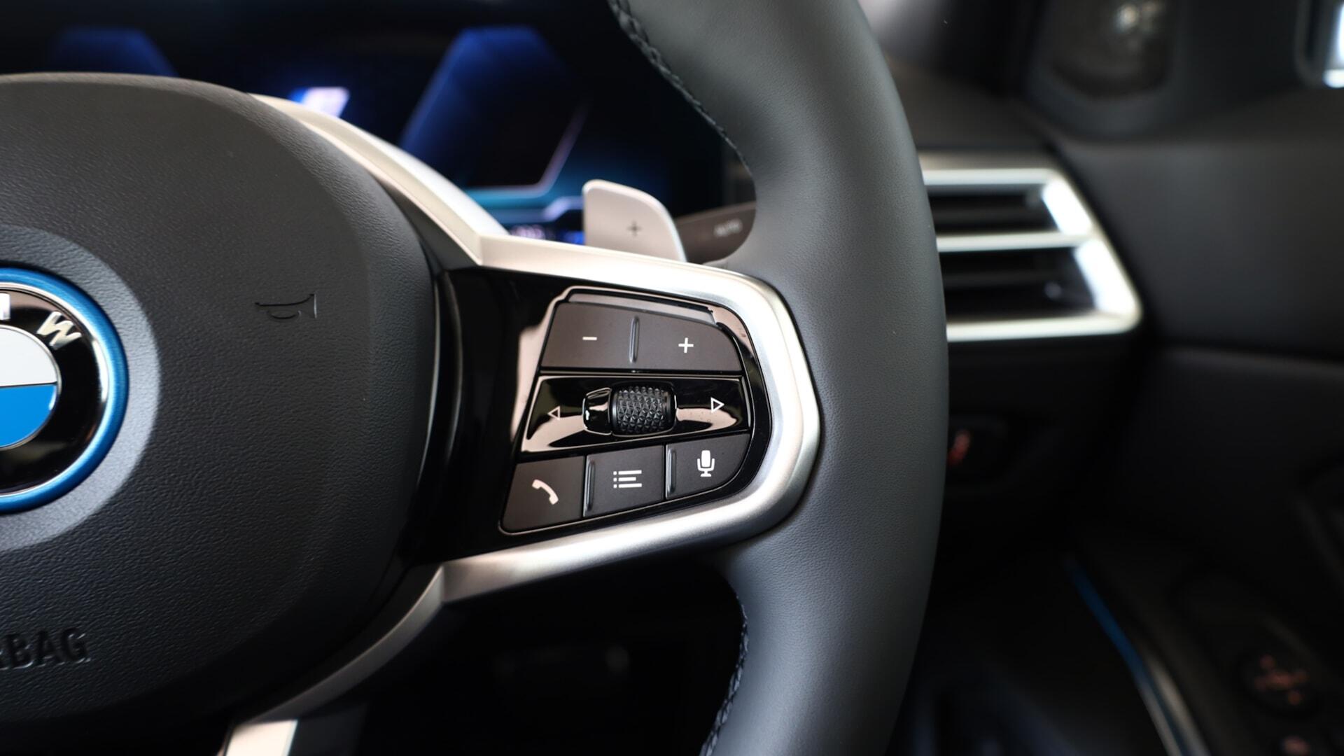 BMW 3 Series view 19