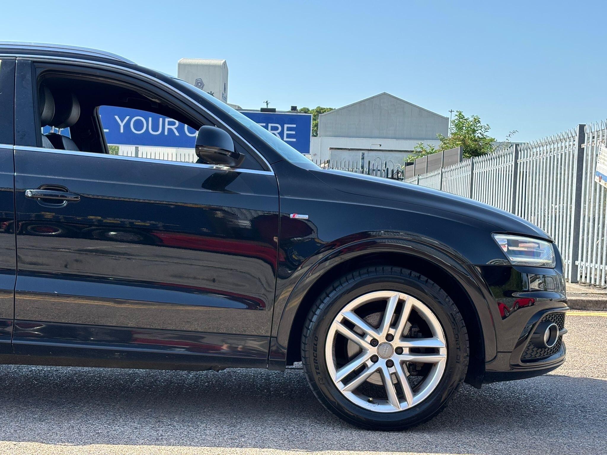 Audi Q3 view 16