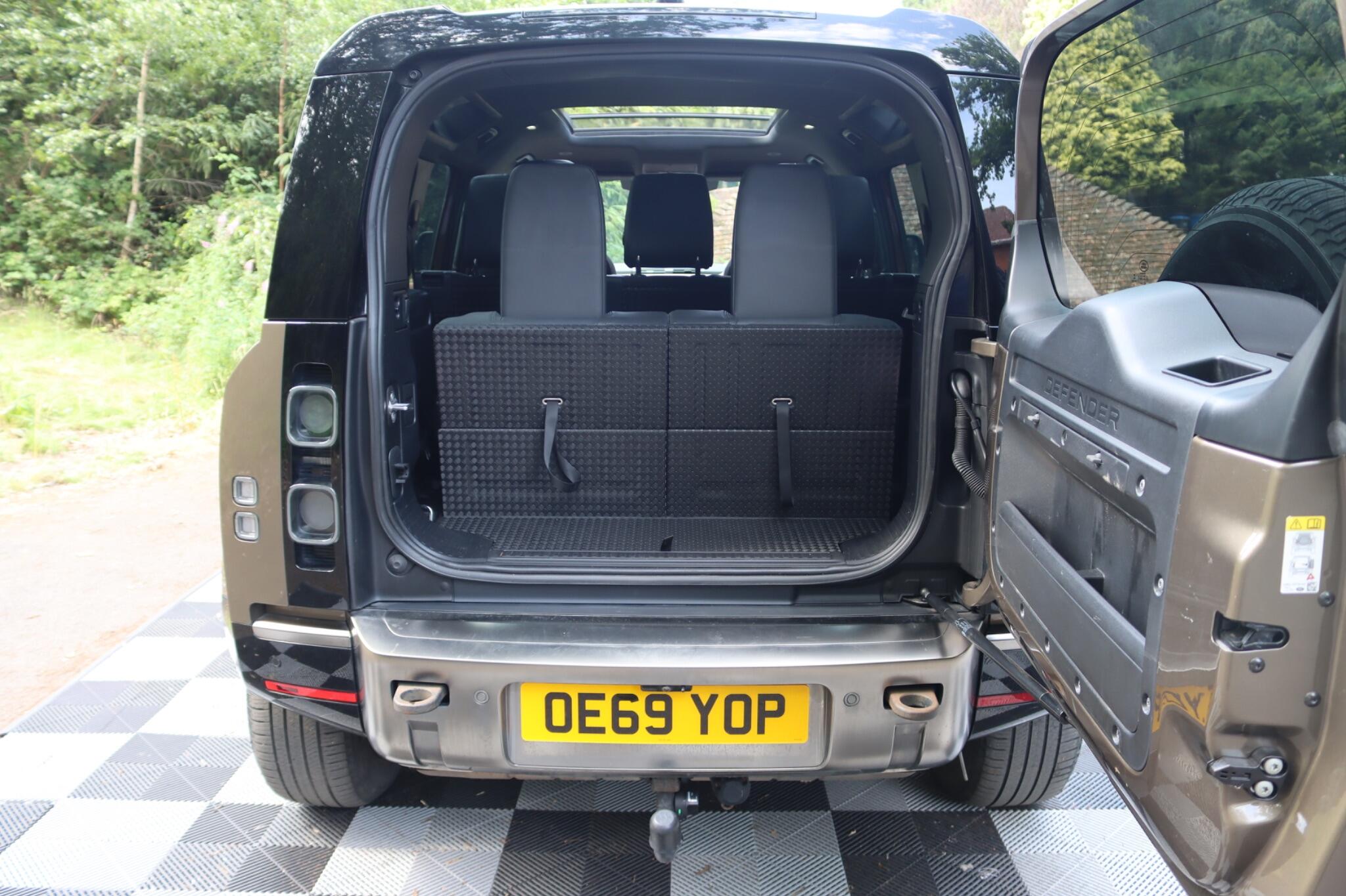 Land Rover Defender view 22
